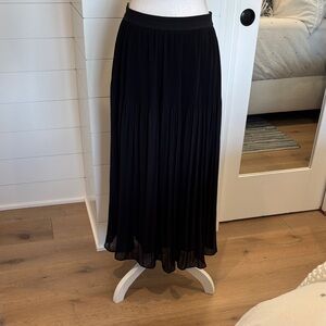 H&M Black Midi Skirt